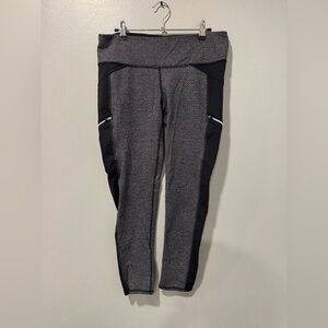 Athleta Criss Cross Drifter Legging in Grey and Black Size Large